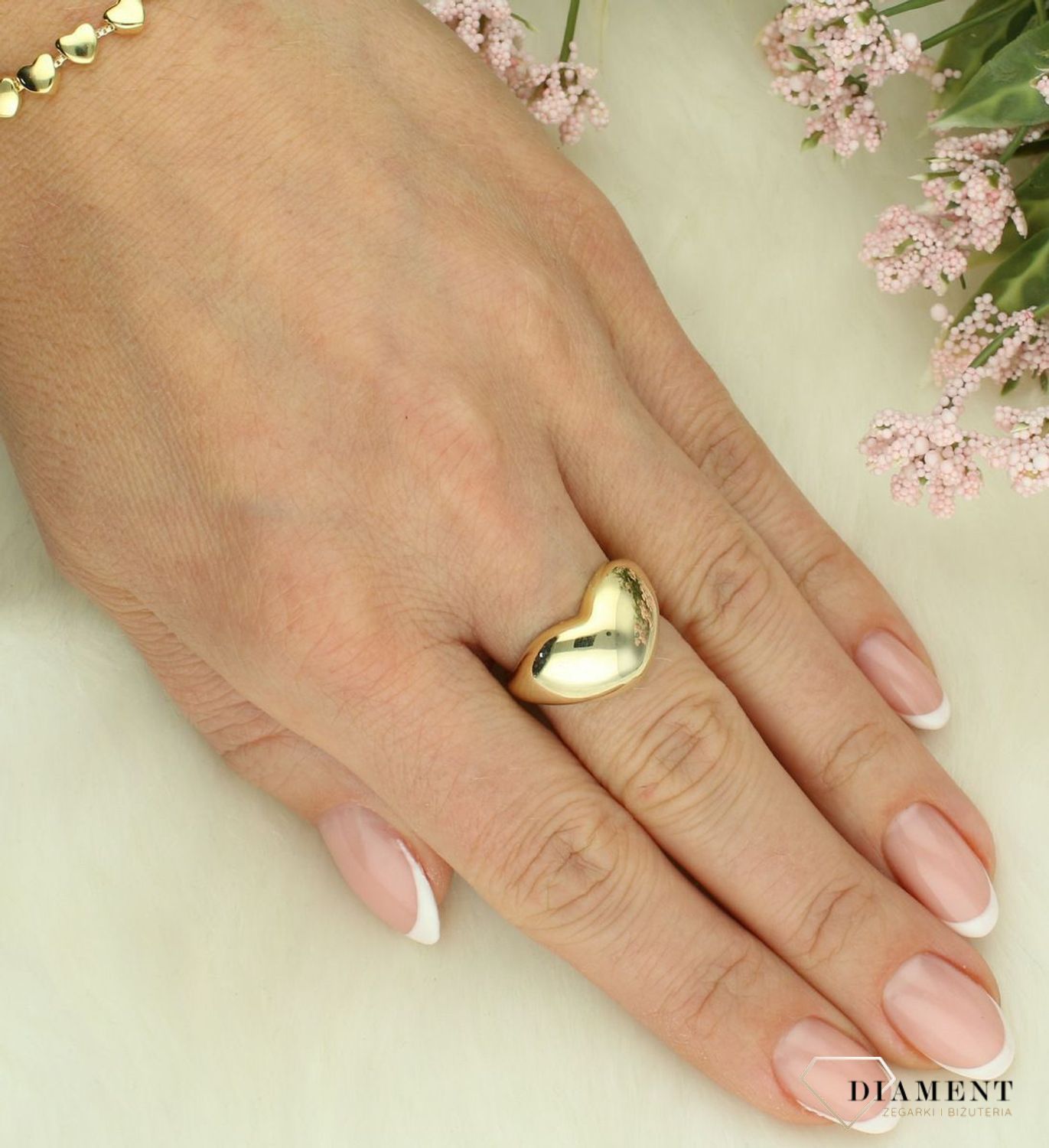 Pierścionek damski srebrny pozłacany w kształcie serca Armonica Nomination 241301 006.png